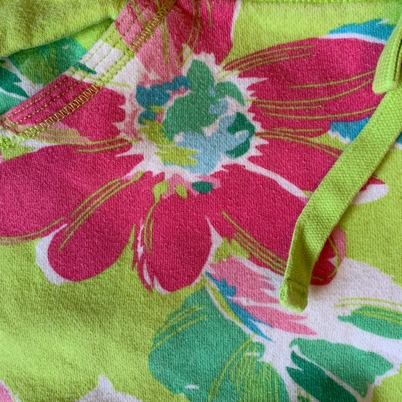 Floral lime green shorts - Picture 2 of 3